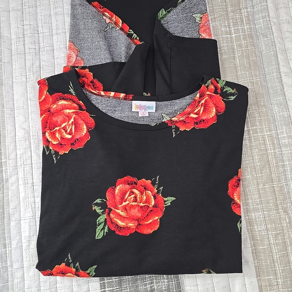 LuLaRoe Black Short Sleeve Top‎ with Red Floral Design Sz S 8-14